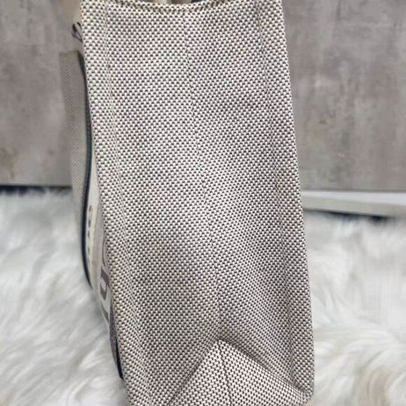 Chloé Canvas Tote Bag - Picture 5 of 8